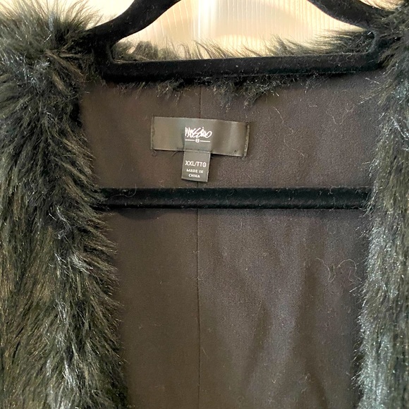 Black faux fur vest XXL - Picture 3 of 3